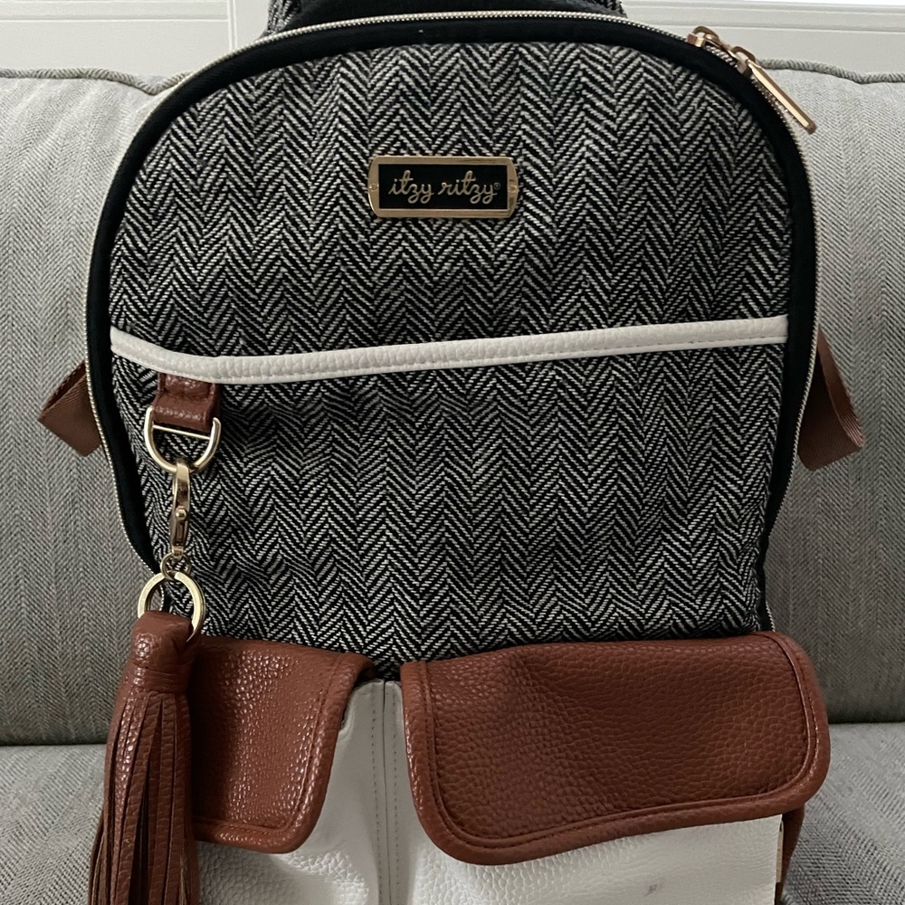 Itzy Ritzy Diaper Bag Backpack in Coffee & Cream